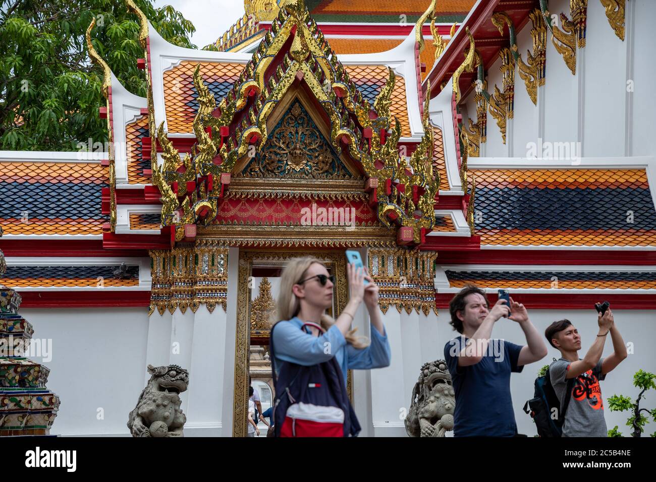 A group of tourists visiting Wat Pho - the Reclining Buddha Temple. Bangkok, Thailand. Stock Photo