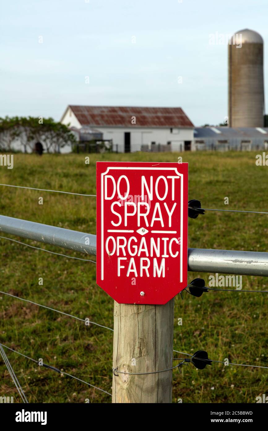 Do Not Spray sign, Organic farm, Amish, N. Indiana, USA, by James D