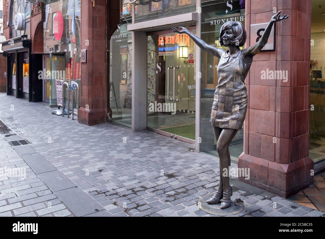 Statue of Cilla Black outside the Cavern Club at Mathew Street in Liverpool Stock Photo