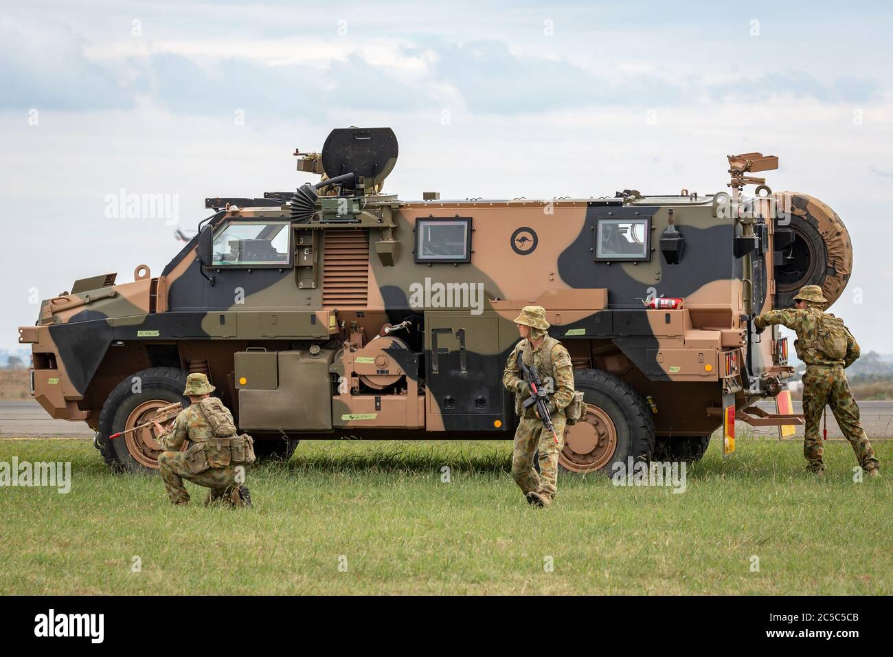 Australian Army soldiers with a Bushmaster armoured Personnel carrier (APC  Stock Photo - Alamy