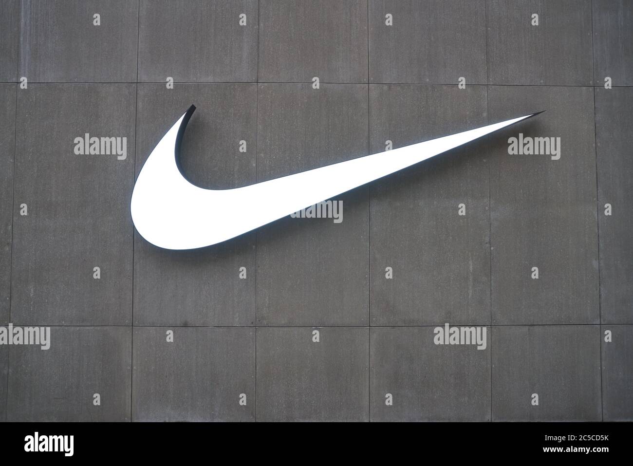 Nike sign hi-res stock photography and images - Alamy