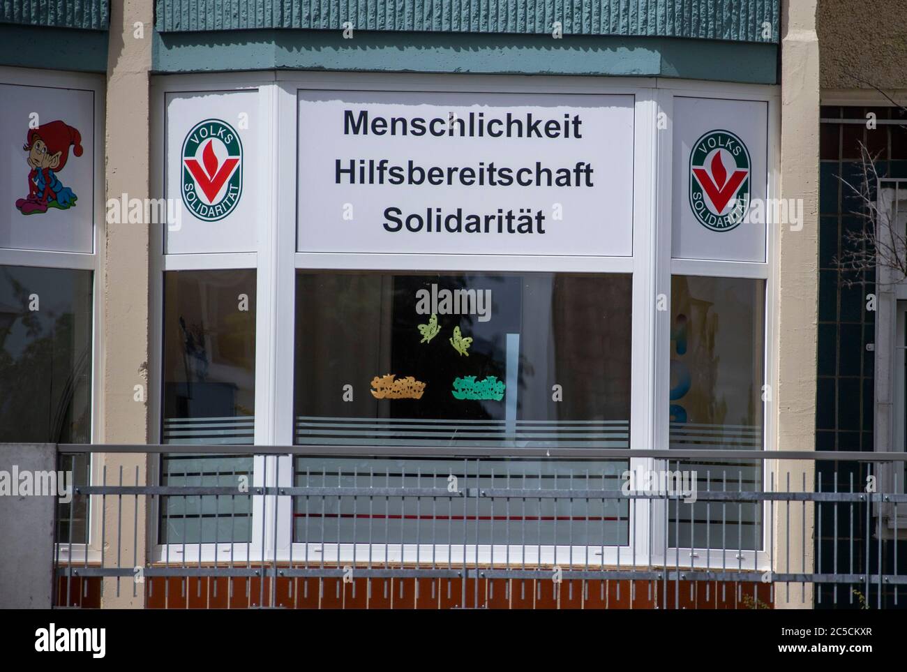 Torgelow, Germany. 05th June, 2020. The office of the Volkssolidarität in the Bahnhofstraße. The small town, first mentioned in 1281 and now with about 9,000 inhabitants, was once founded as a trading centre at the confluence of the Uecker and Randow rivers. Many apartments and shops in the old town are empty today. Credit: Jens Büttner/dpa-Zentralbild/ZB/dpa/Alamy Live News Stock Photo