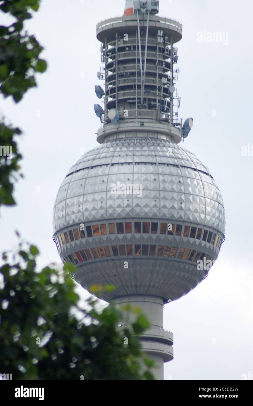 Kuppel des Berliner Fernsehturms am Alexanderplatz. Stock Photo