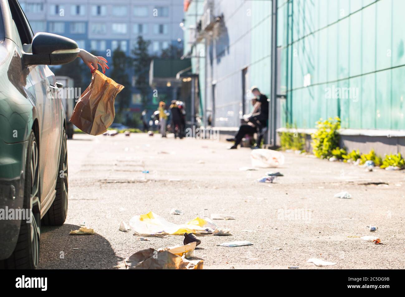 Throwing litter out of car hires stock photography and images Alamy