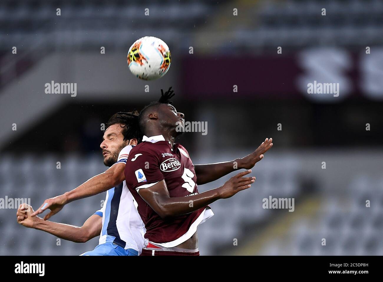 Turin, Italy. 30th June, 2020. TURIN, ITALY - June 30, 2020: Marco Parolo of SS Lazio competes for a header with Soualiho Meite of Torino FC during the Serie A football match between Torino FC and SS Lazio. (Photo by Nicolò Campo/Sipa USA) Credit: Sipa USA/Alamy Live News Stock Photo