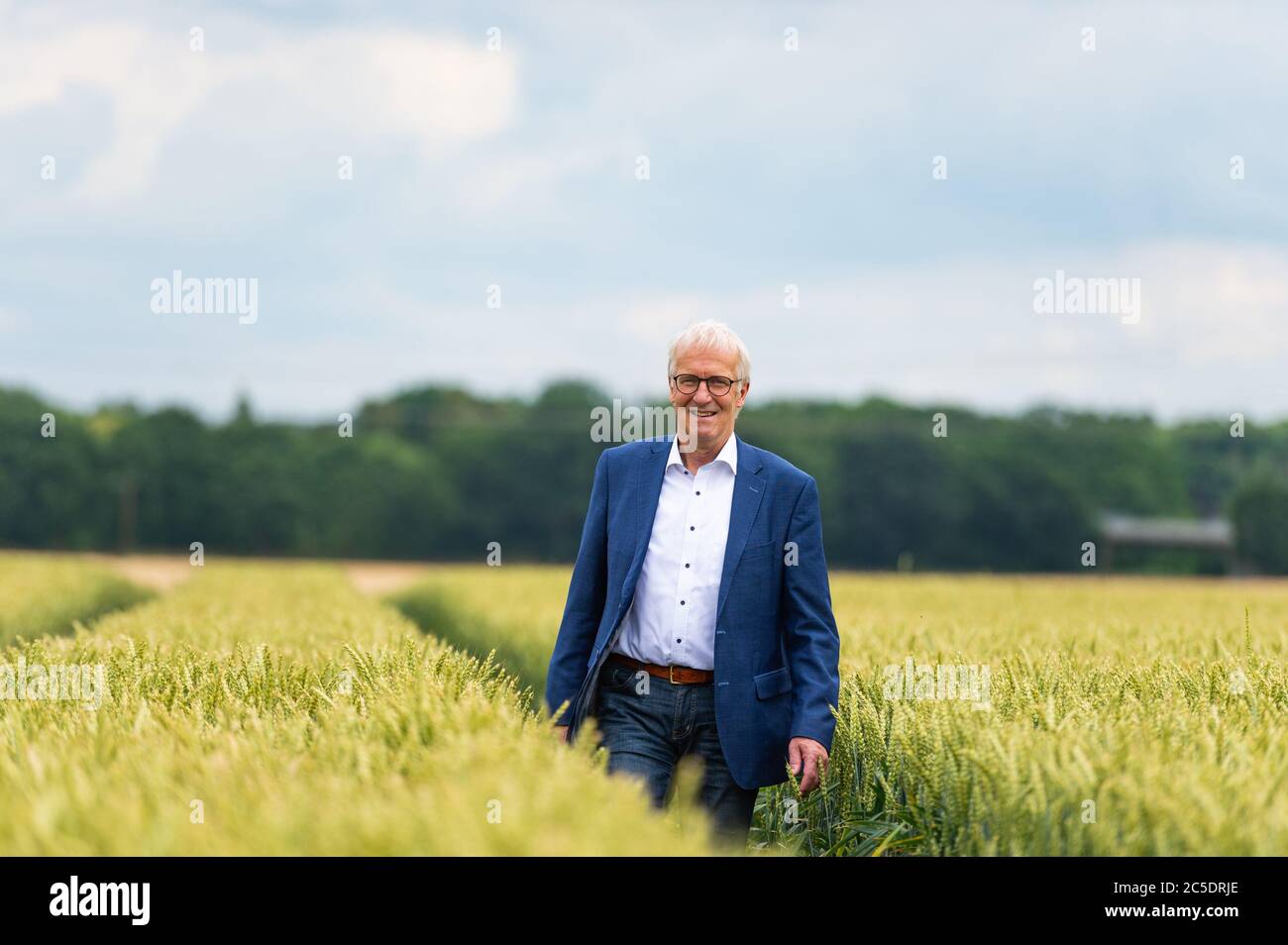 02 July 2020, Lower Saxony, Veerßen: Albert Schulte to Brinke, President of the Land People of Lower Saxony, walks through a wheat field during a field inspection of the Land People of Lower Saxony. Photo: Philipp Schulze/dpa Stock Photo