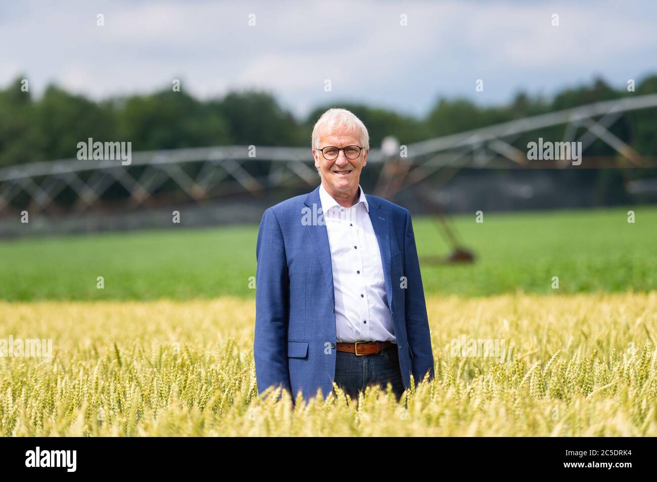 02 July 2020, Lower Saxony, Veerßen: Albert Schulte to Brinke, president of the Lower Saxony Landvolk, stands in a wheat field during a field inspection by the Landvolk Niedersachsen. Photo: Philipp Schulze/dpa Stock Photo