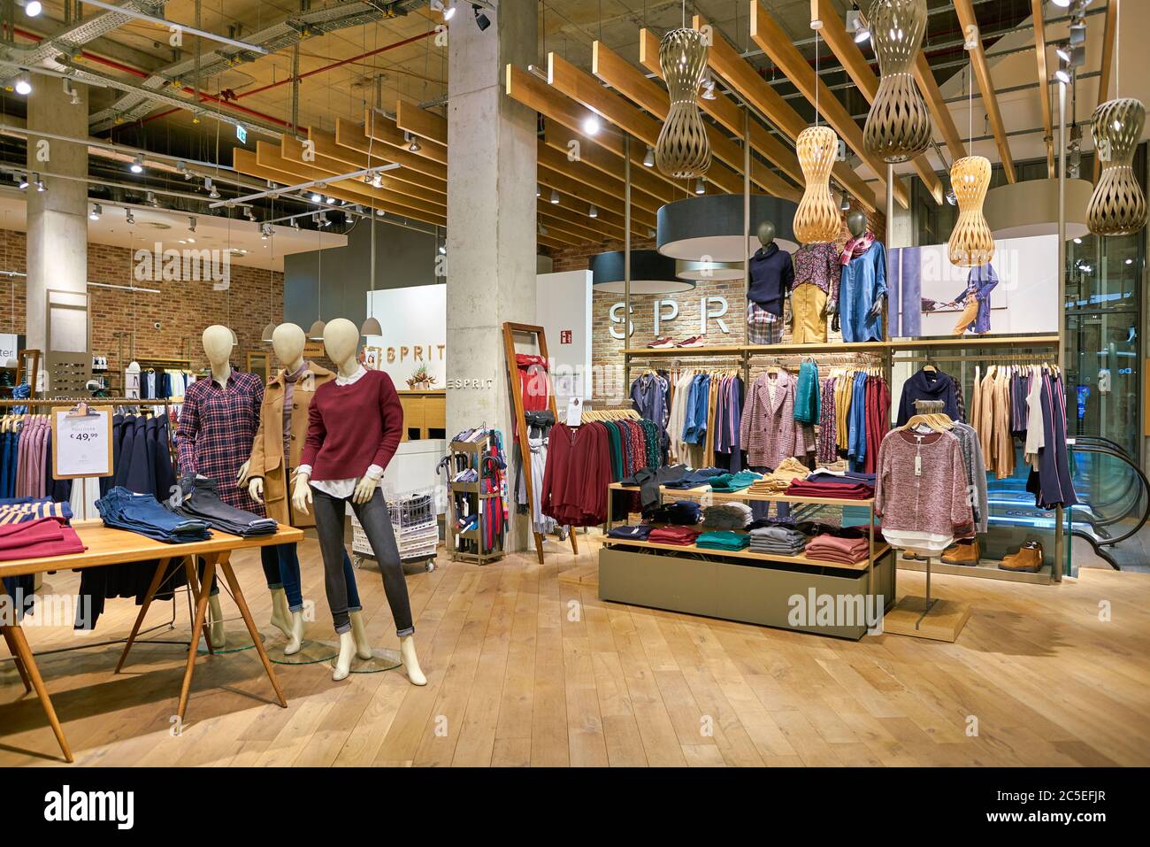 Esprit Store High Resolution Stock Photography And Images Alamy