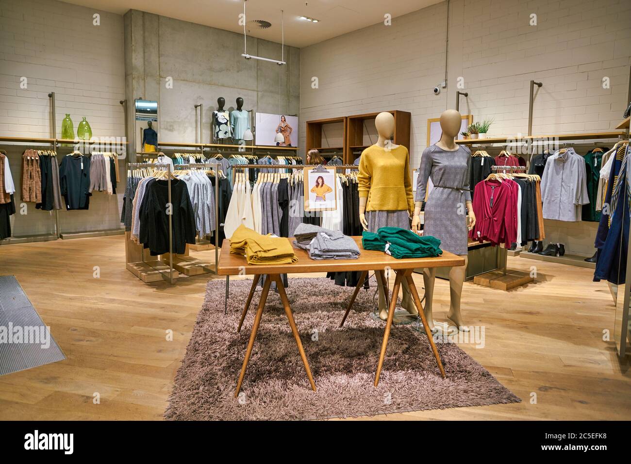 Esprit clothing shop hi res stock photography and images Page 3 Alamy