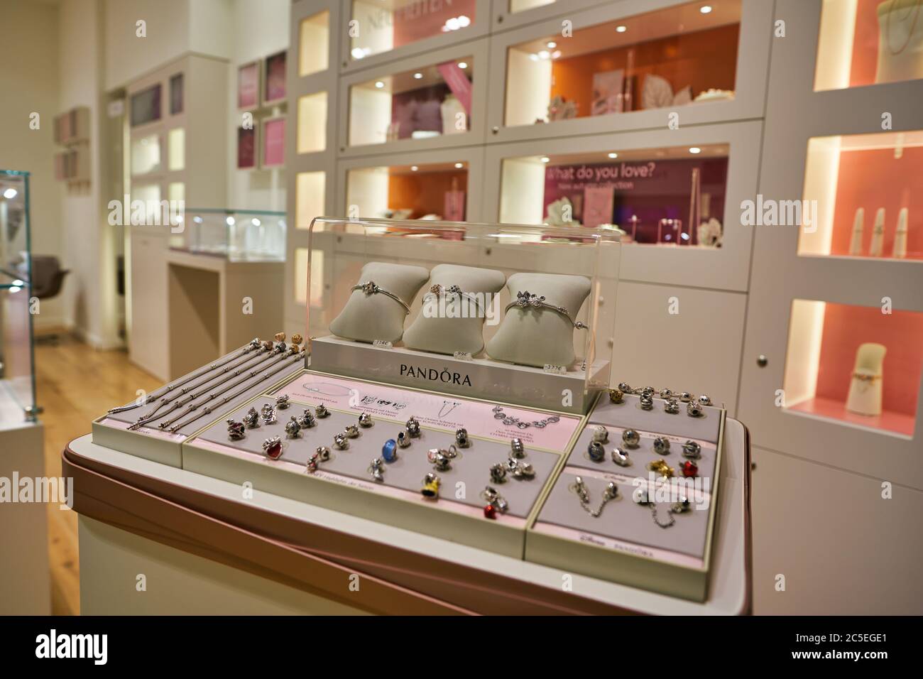 Jewellery Shop Berlin High Resolution Stock Photography and Images - Alamy