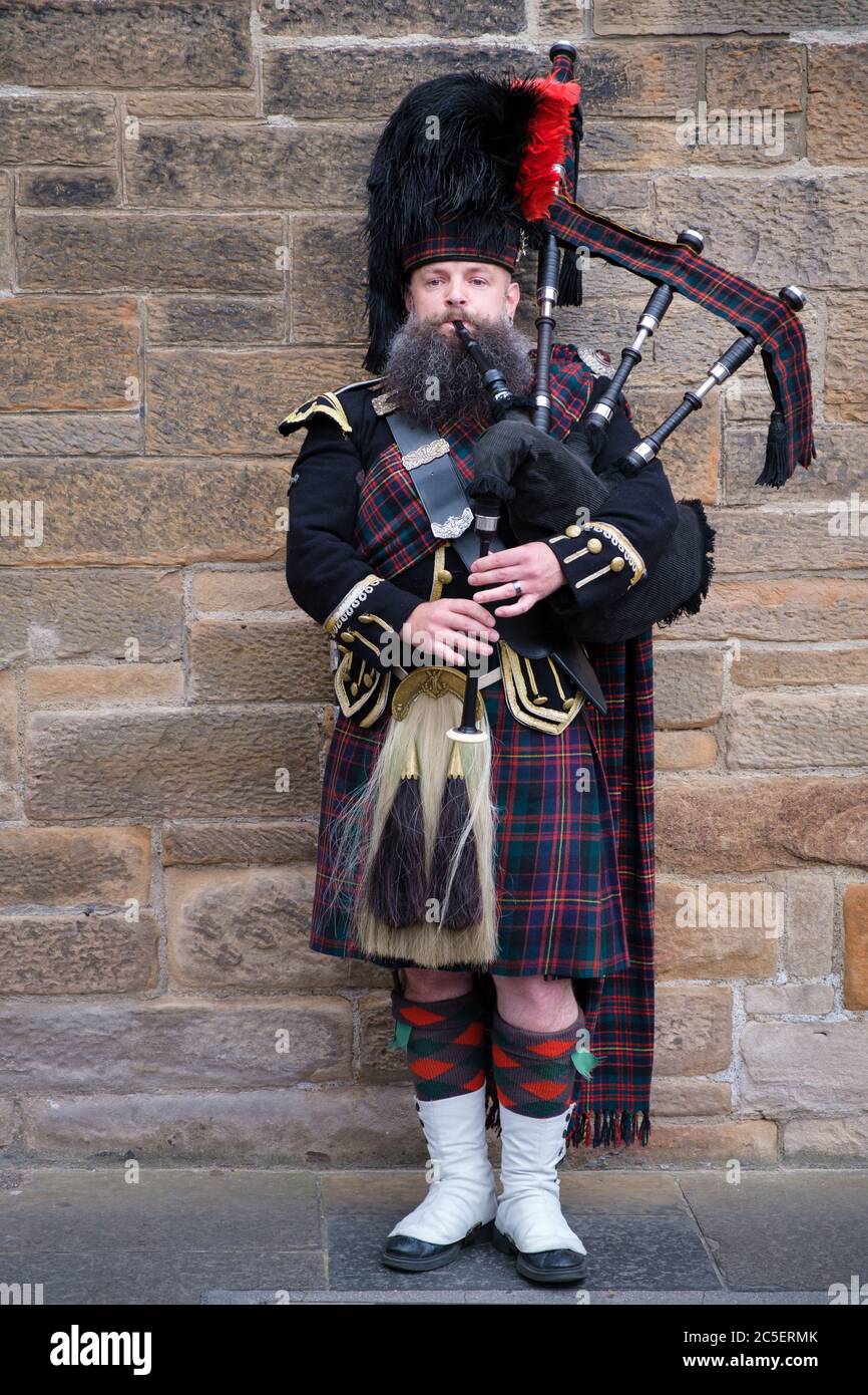 Man playing bagpipe in scottish traditional costume hires stock photography and images Alamy