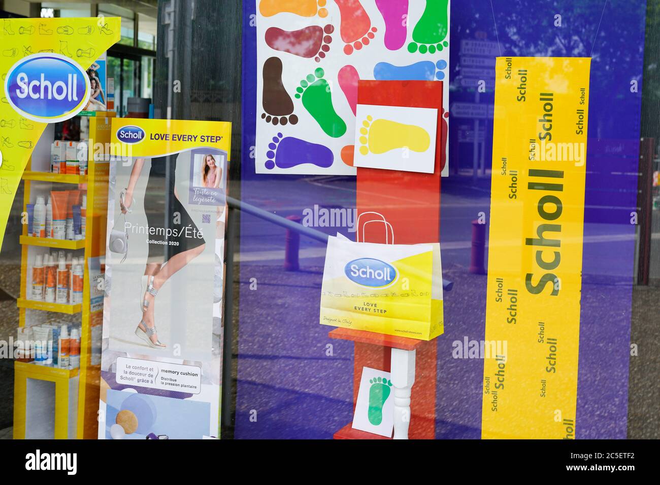 Bordeaux , Aquitaine / France - 06 14 2020 : Scholl logo sign in shop for  Foot shoes and accessories Stock Photo - Alamy