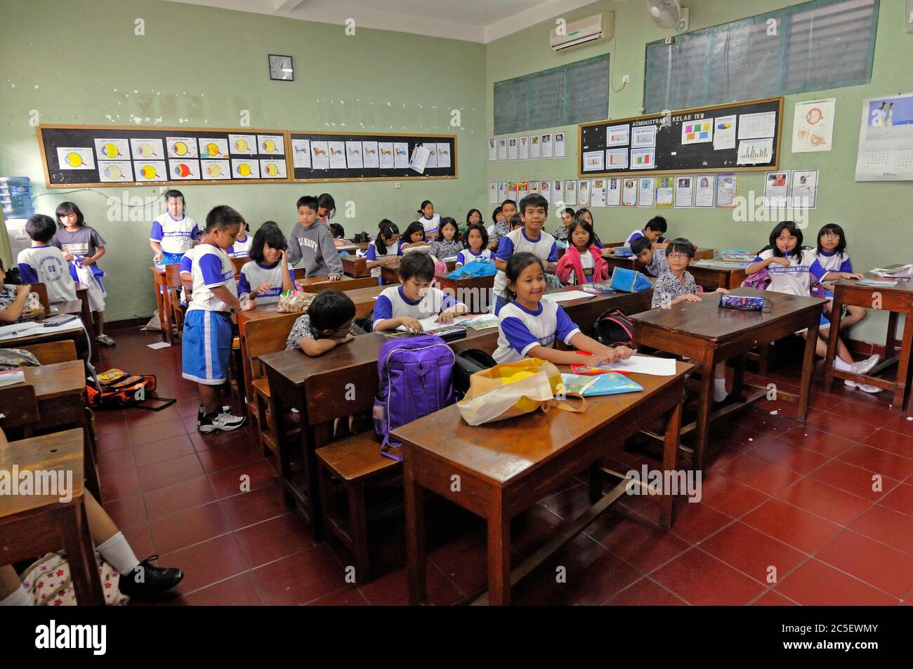 jakarta,  indonesia - november 18, 2009: pupils in their classroom at sdn menteng 01 elementary school which barack obama  attended under the name of Stock Photo