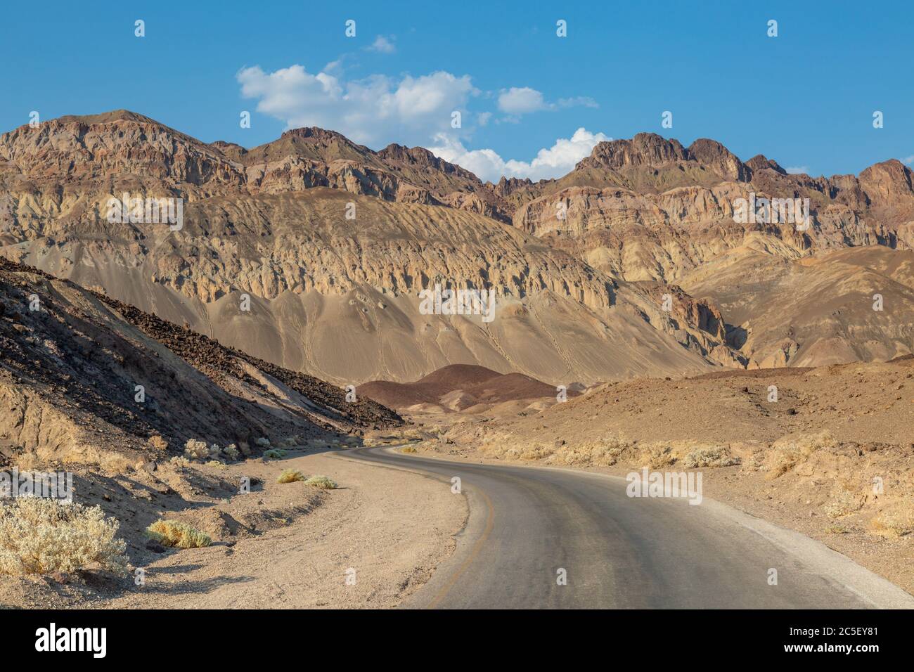 Road death valley mountains hi-res stock photography and images - Alamy