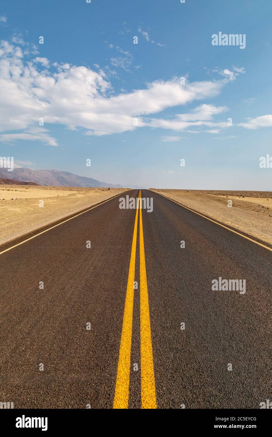 Beautiful road through death hi-res stock photography and images - Alamy