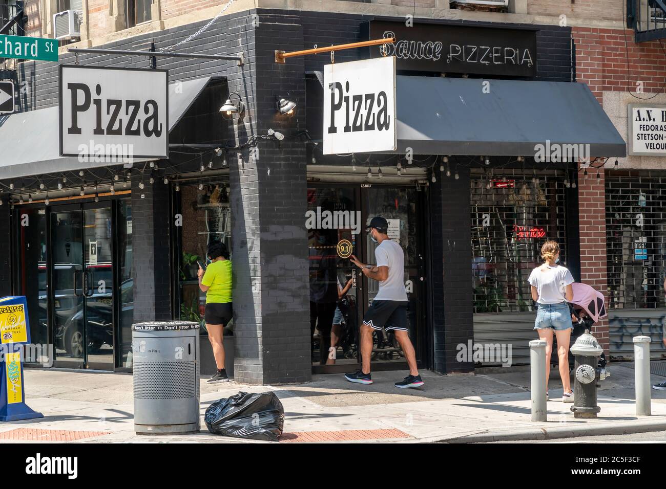 New york pizza joint hires stock photography and images Alamy