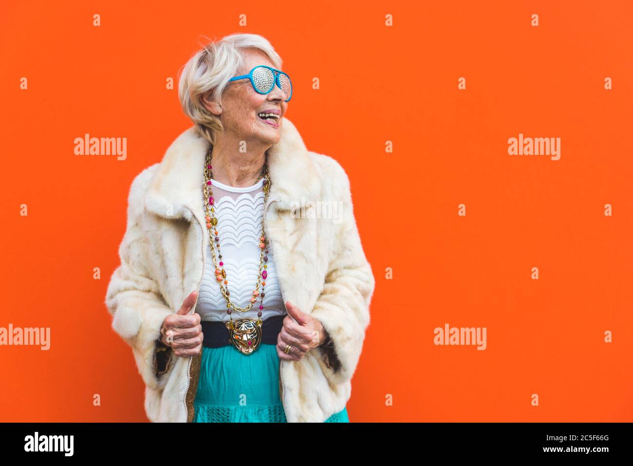 Casual Clothes for 70 Year Old Woman: Top 15 Pre-Fall Looks!