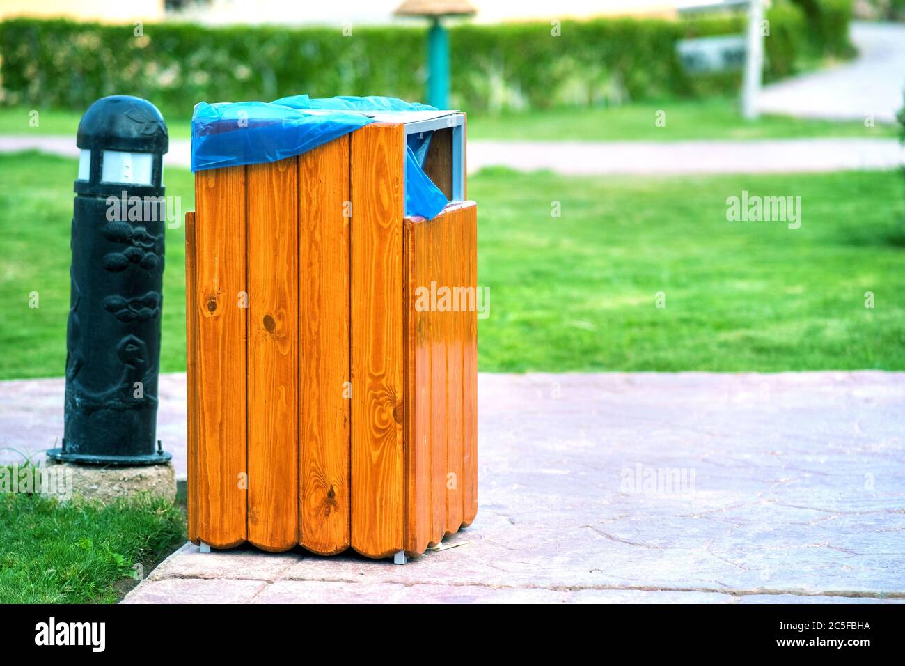 File:WWCC 240 litre Recycling, Green waste and Garbage bins.jpg - Wikimedia  Commons