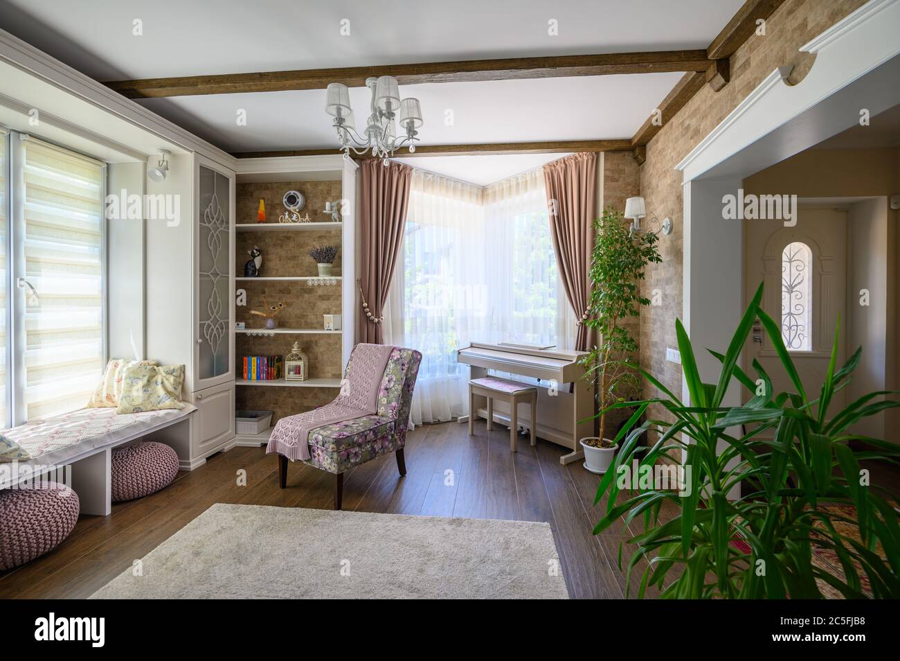 Classic brown and white living room interior Stock Photo - Alamy