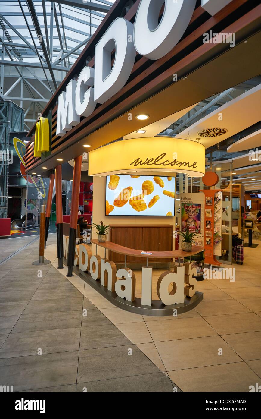 Frankfurt Airport Food High Resolution Stock Photography And Images Alamy
