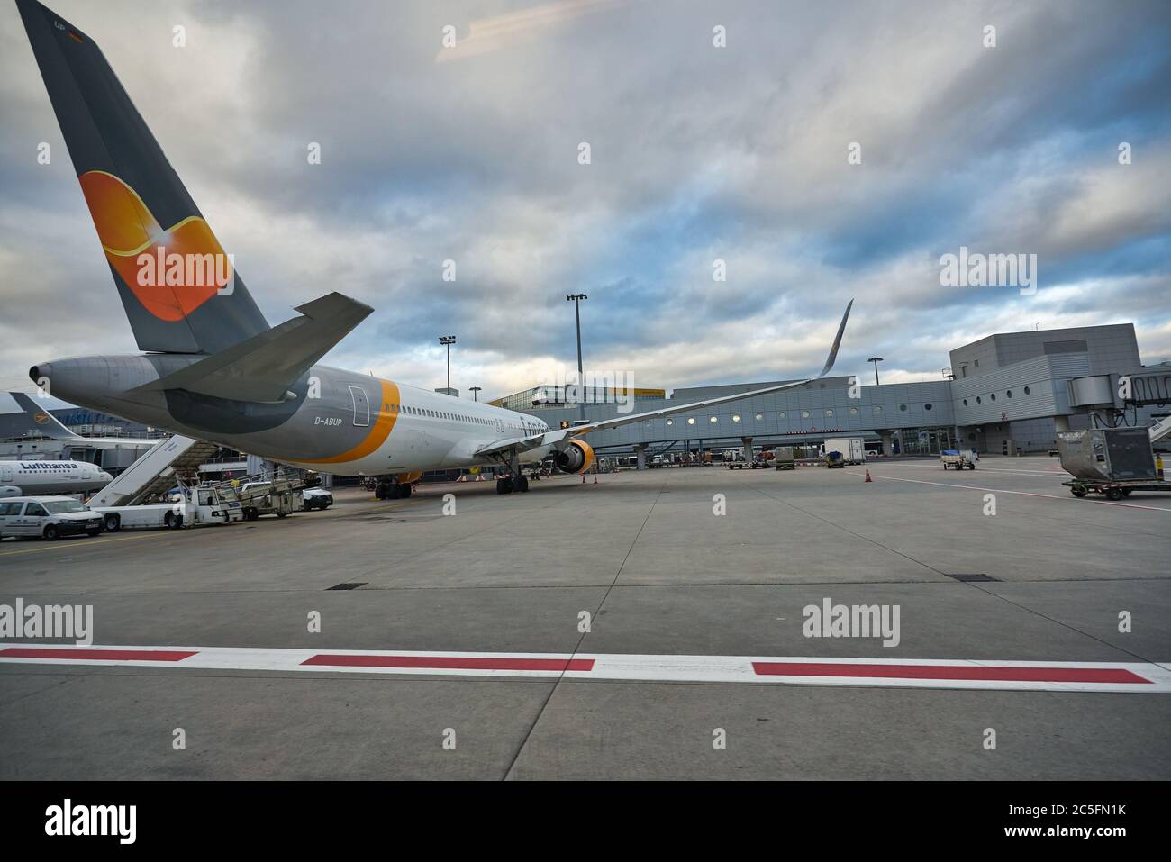Condor Airways High Resolution Stock Photography And Images Alamy