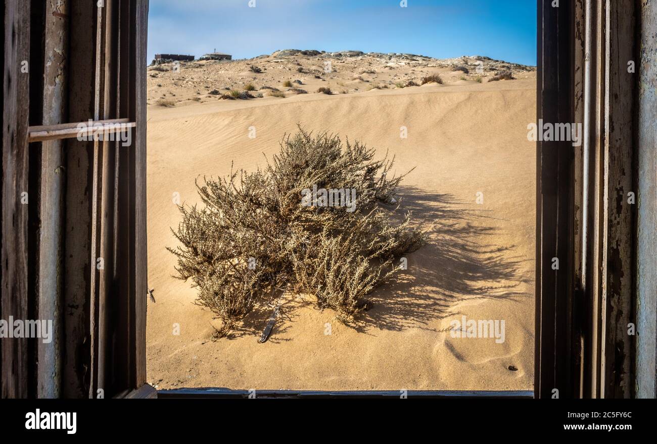 Rundown house hi-res stock photography and images - Alamy