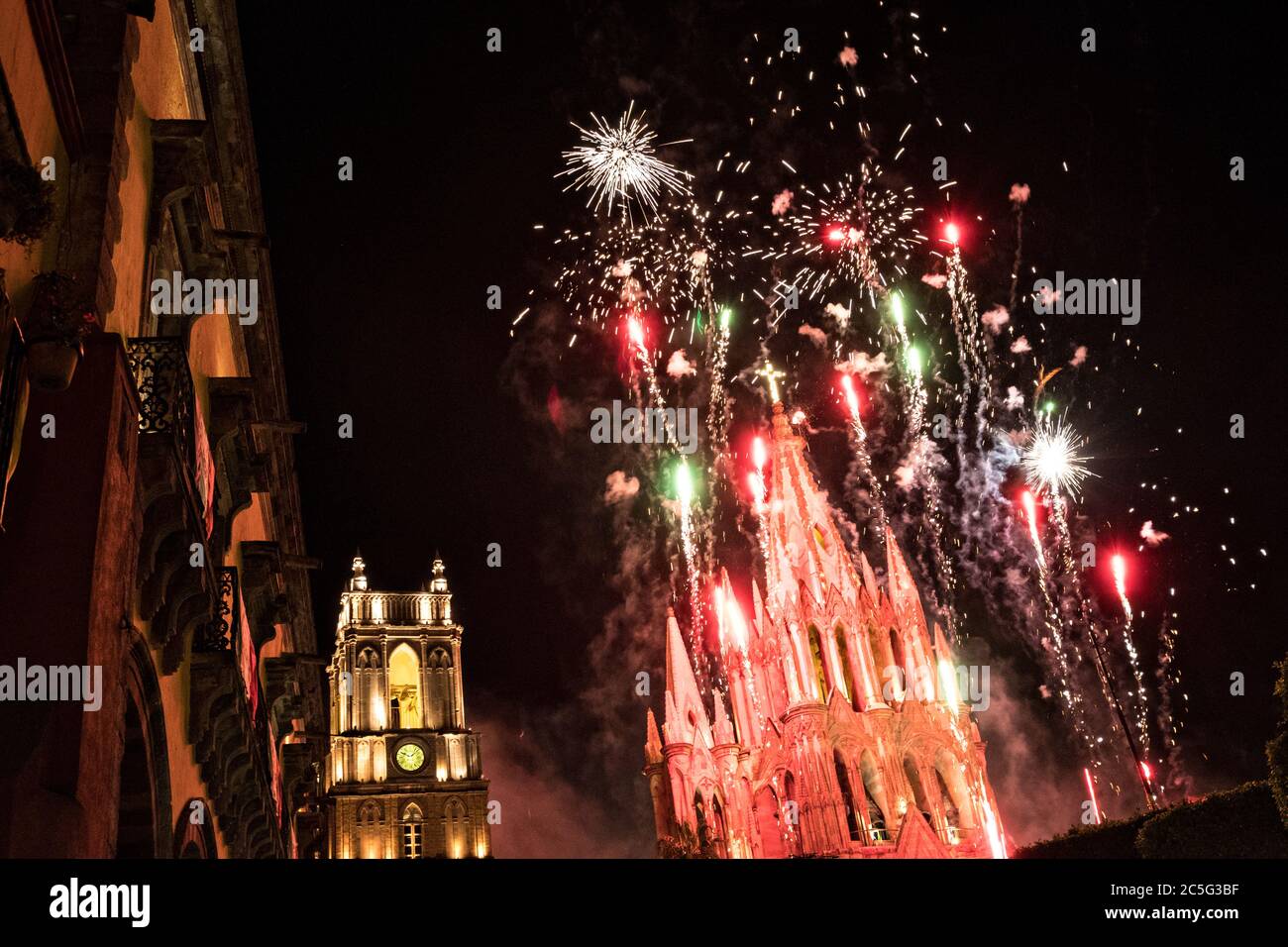 Fireworks explode over the Parroquia de San Miguel Arcangel and San Rafael Church in the Jardin Allende during the week long fiesta of the patron saint Saint Michael October 1, 2017 in San Miguel de Allende, Mexico. Stock Photo