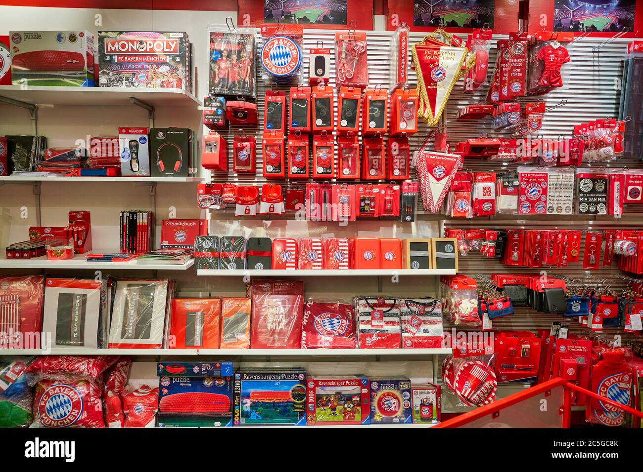 BERLIN, GERMANY - CIRCA SEPTEMBER, 2019: goods on display at FC Bayern  Munchen Fanshop in Mall of Berlin Stock Photo - Alamy
