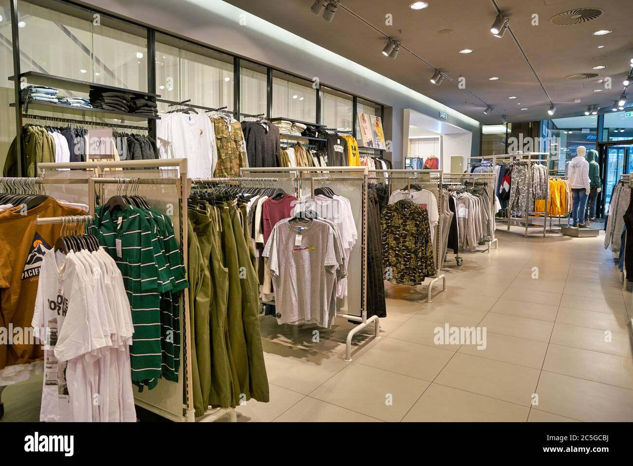H&m germany store shopping hi-res stock photography and images - Page 2 -  Alamy