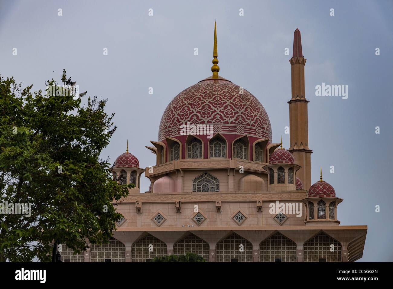 The Putra Mosque Malay Masjid Putra Is The Principal Mosque Of Putrajaya Malaysia Construction Of The Mosque Began In 1997 And Was Completed Two Stock Photo Alamy