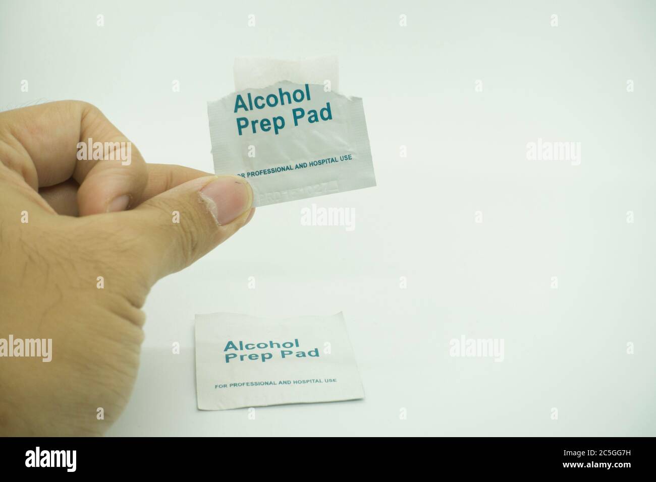 Alcohol swabs hi-res stock photography and images - Alamy