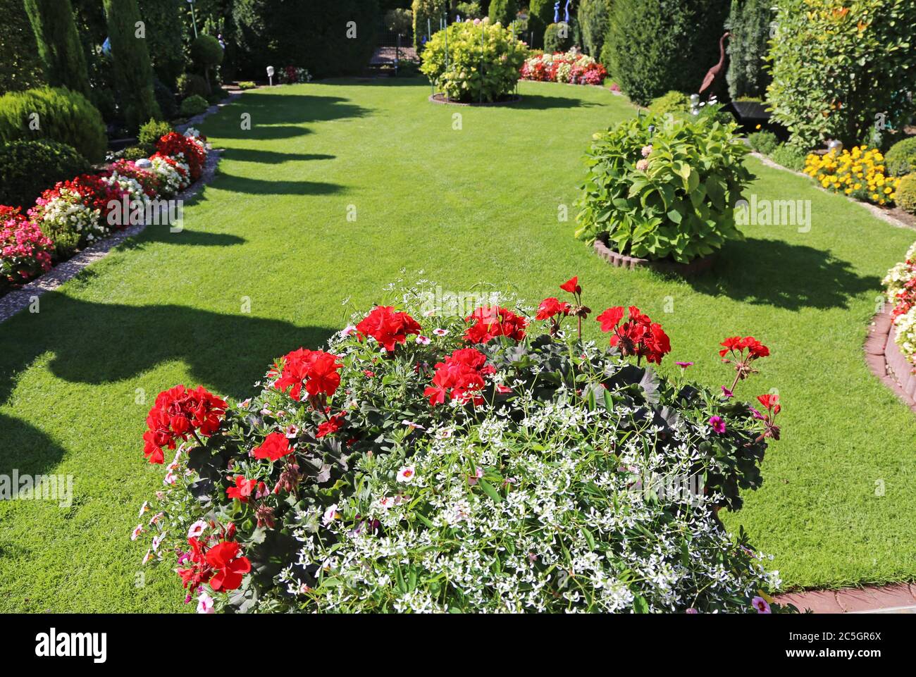 Rasen mit blumen hires stock photography and images Alamy
