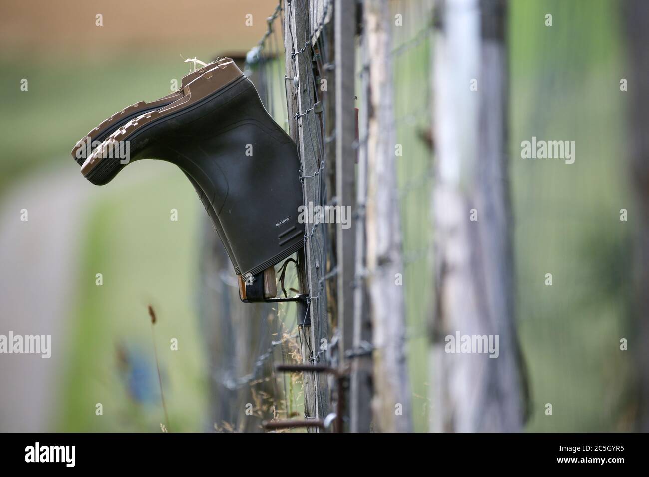 Hang upside down hires stock photography and images Alamy