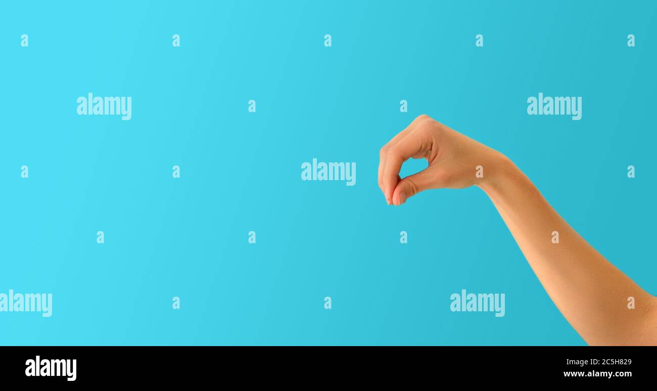 hand cooking food and adding white coarse salt Stock Photo Alamy