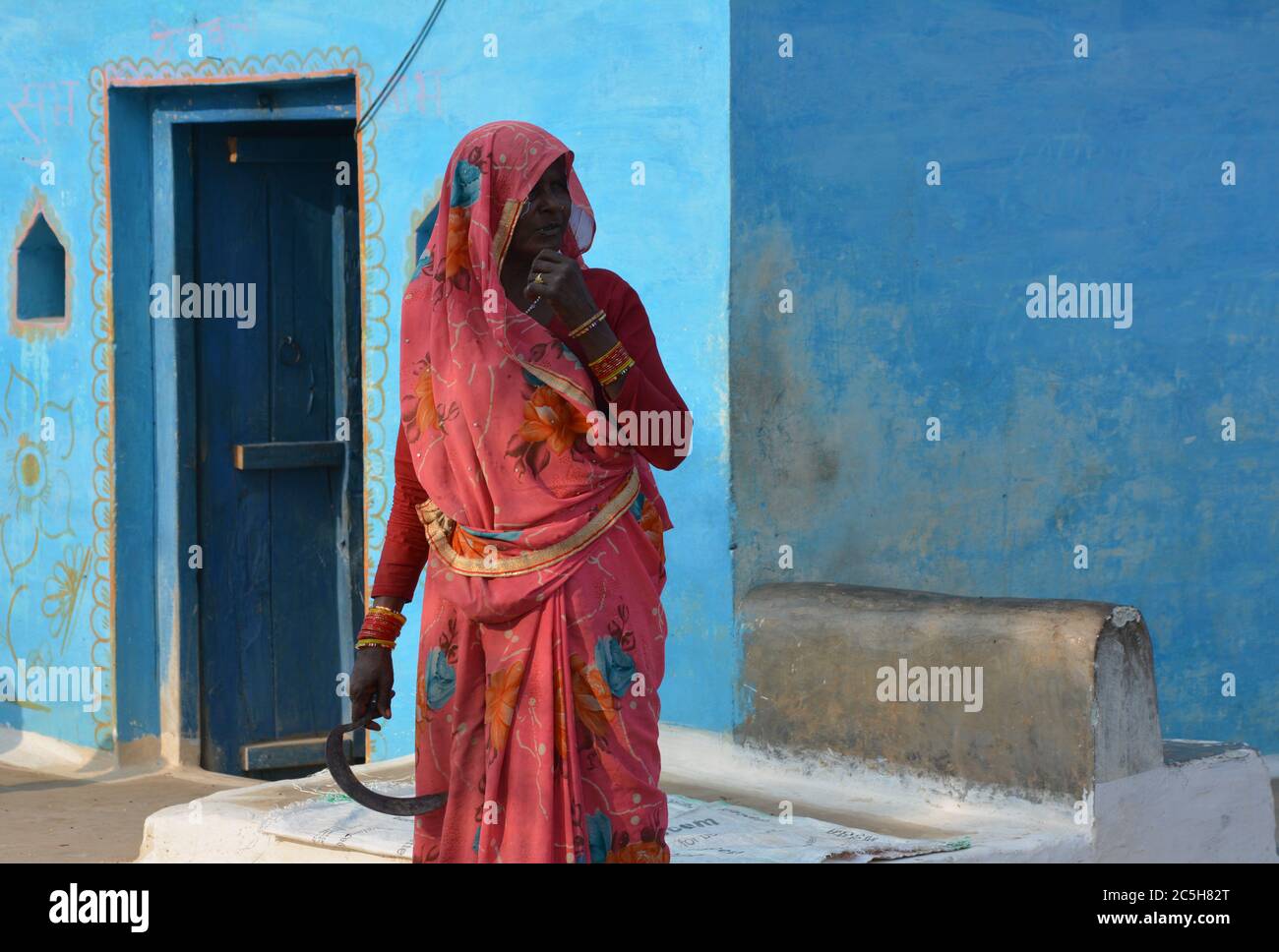 Village woman in saree hi-res stock photography and images - Alamy