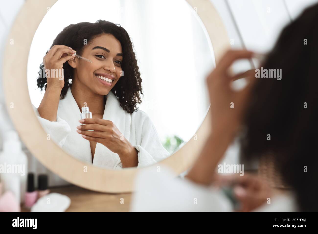 Woman Serum Face High Resolution Stock Photography and Images - Alamy