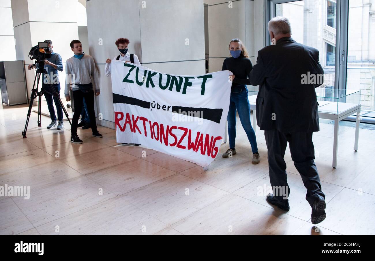 Berlin, Germany. 03rd July, 2020. During the plenary session in the German Bundestag, young activists hold a banner with the inscription 'Zukunft über Fraktionszwang'. The main topics of the 171st session of the 19th legislative period are the adoption of the coal exit law, a topical hour on the excesses of violence in Stuttgart, as well as debates on electoral law reform, the protection of electronic patient data, the welfare of farm animals and the German chairmanship of the UN Security Council. Credit: Bernd von Jutrczenka/dpa/Alamy Live News Stock Photo