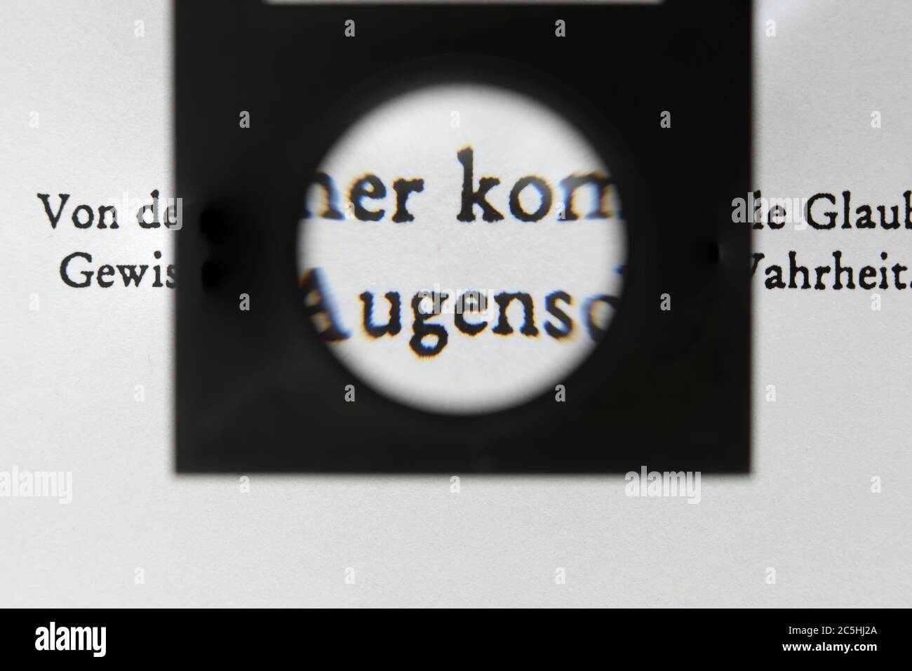 SCIENCE, PHYSICS, OPTICS, Image of a printed sentence of text in a