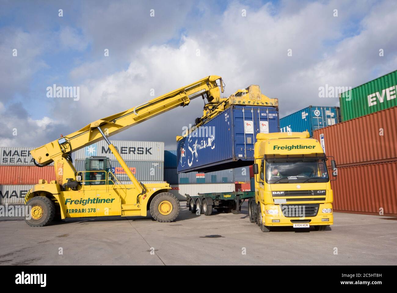 CVS Ferrari reach stacker being used to move shipping containers at Manchester Euroterminal, Trafford Park, Manchester, England. Stock Photo