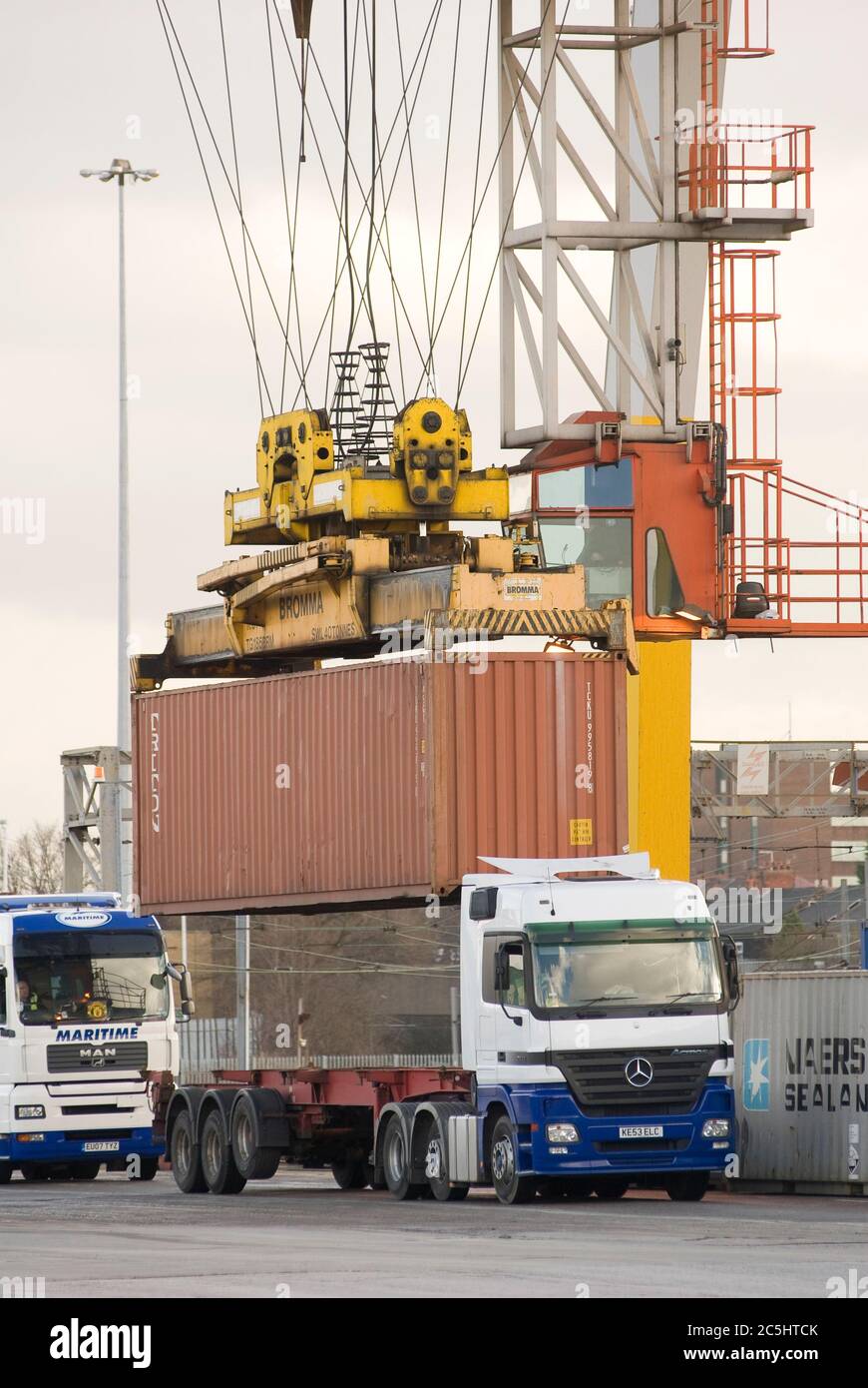 Rail mounted crane being used to load and unload shipping containers on HGV lorries at Manchester Euroterminal, Trafford Park, Manchester, England. Stock Photo