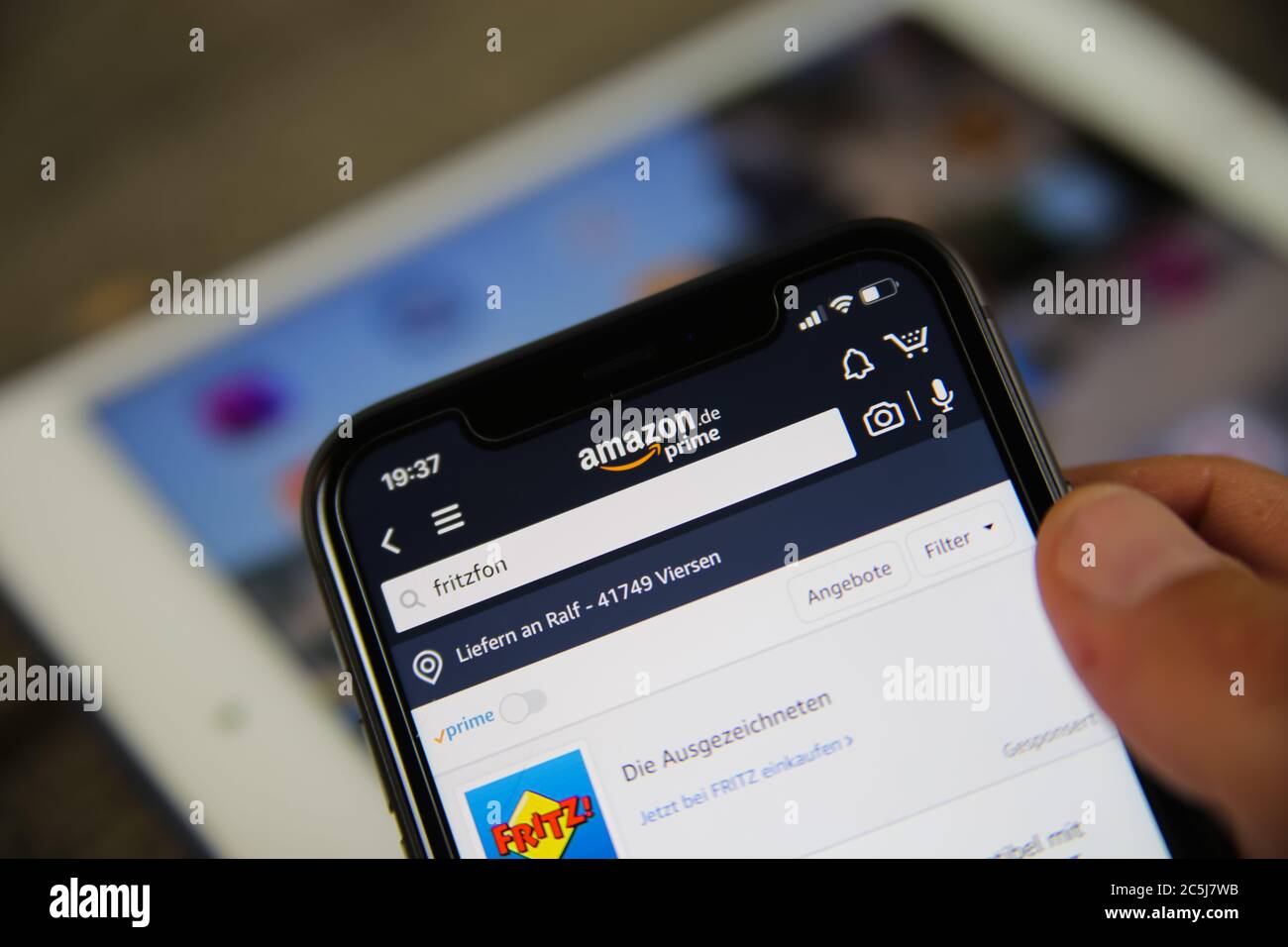 Amazon shopping app hi-res stock photography and images - Alamy