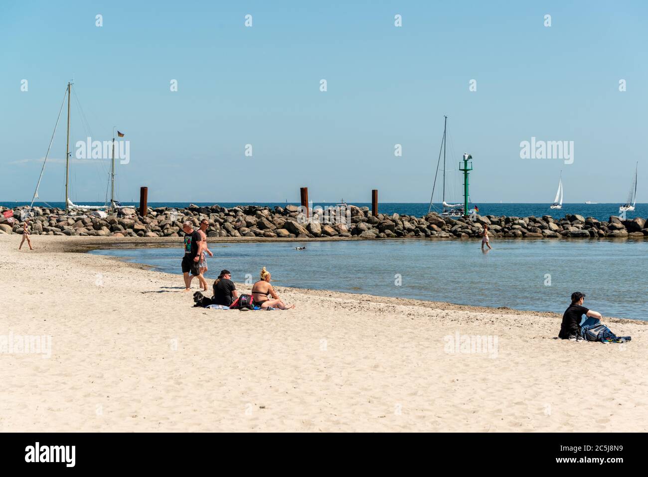 Strandleben mit Strandkörben im Ostseebad Damp an der Schleswig-Holsteinischen Küste Stock Photo