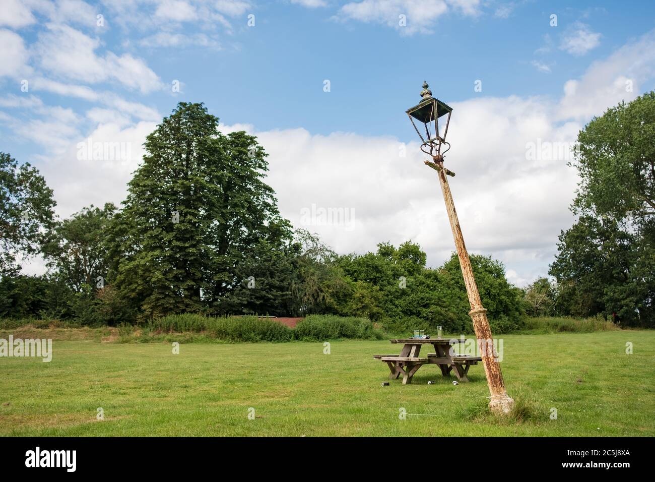 Electric lamp post deals