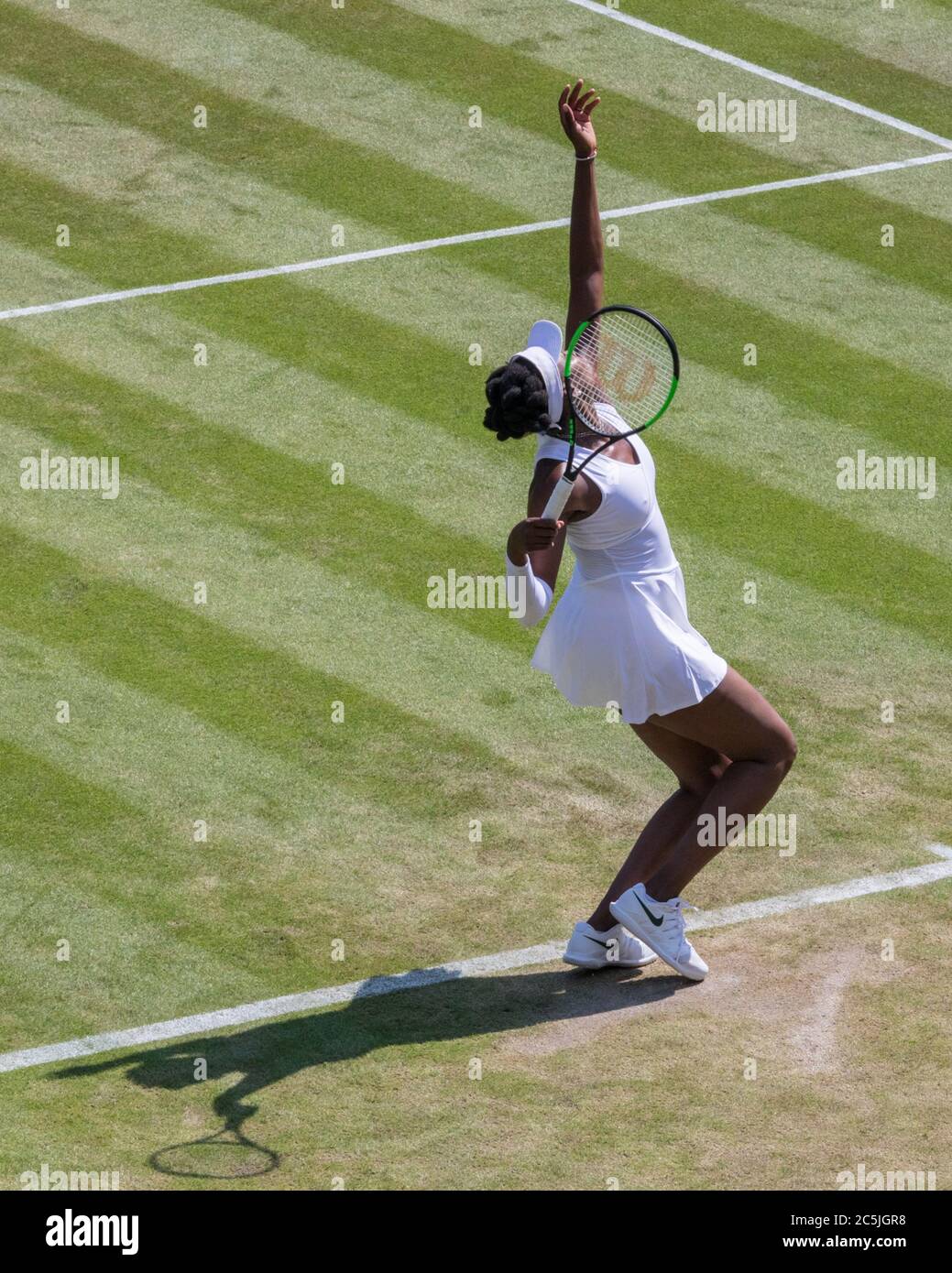 American Tennis player Venus Williams serves in a match at The Championships 2018, Wimbledon All England Lawn Tennis Club, London, UK Stock Photo