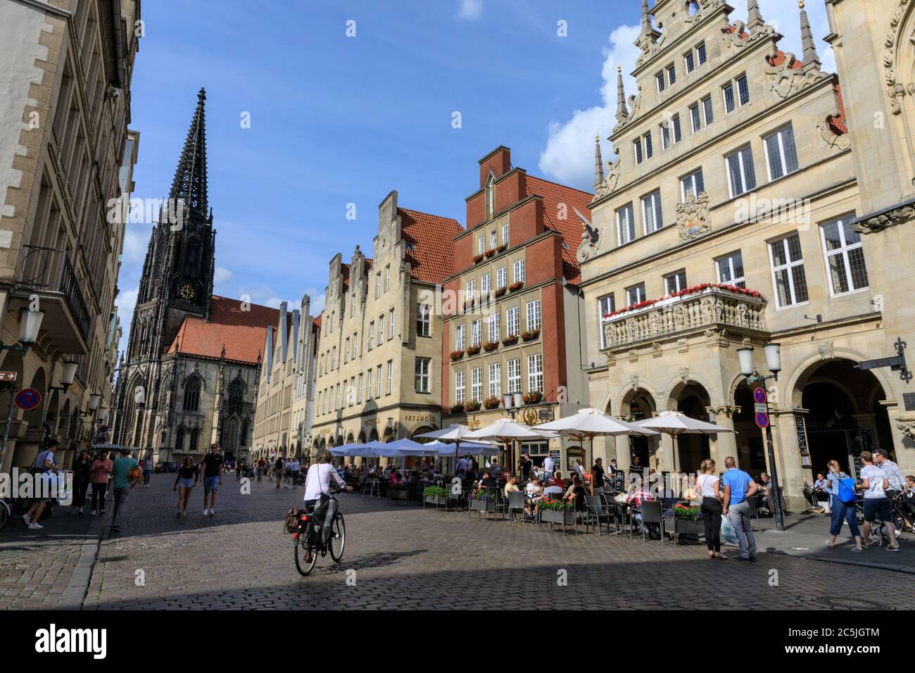 People and shops in Prinzipalmarkt, popular old town area, Münster in Westfalen, North Rhine-Westphalia, Germany Stock Photo