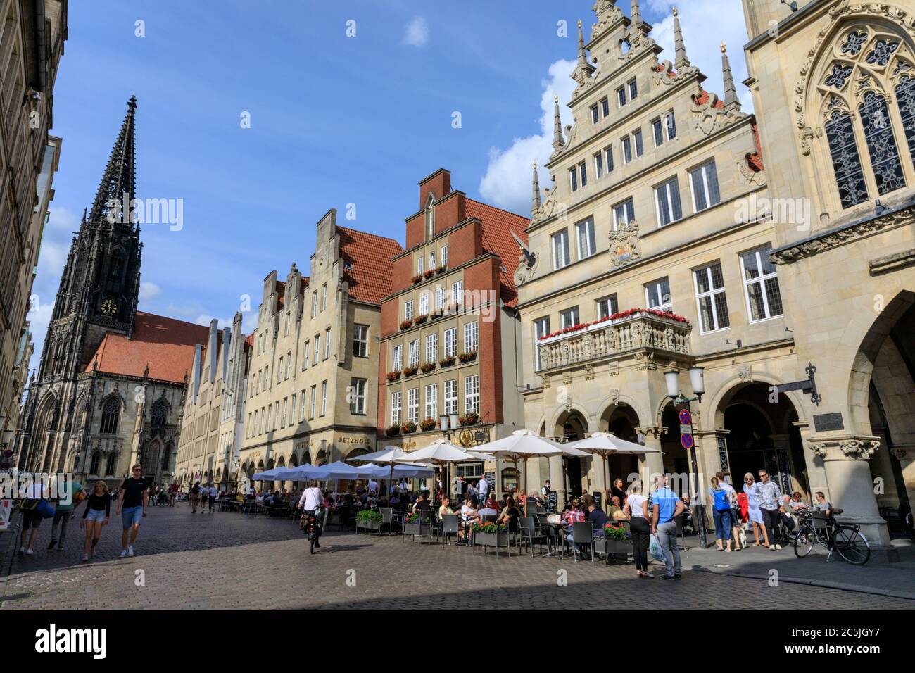 People and shops in Prinzipalmarkt, popular old town area, Münster in Westfalen, North Rhine-Westphalia, Germany Stock Photo