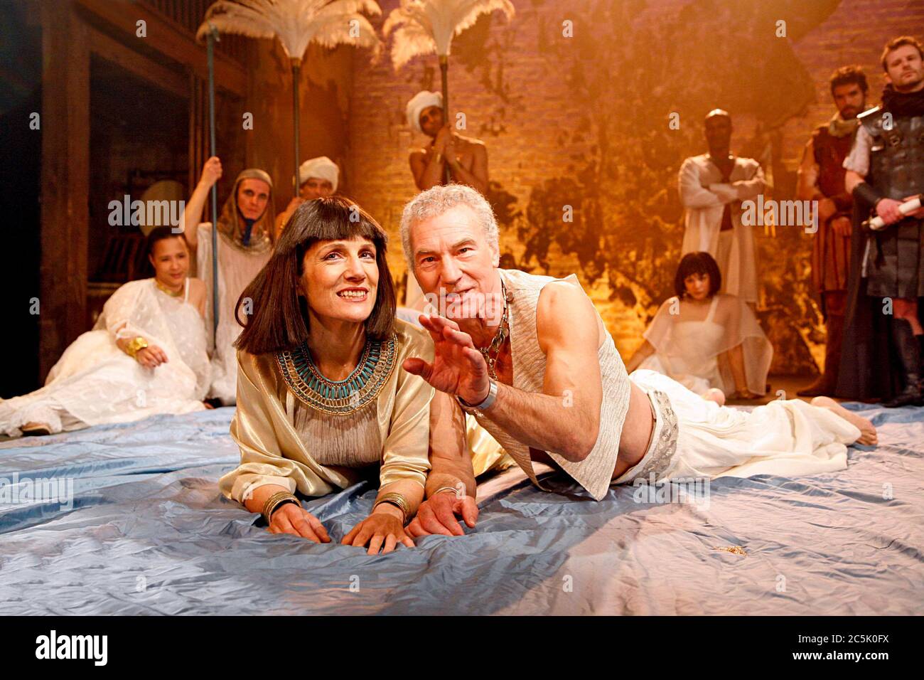 Harriet Walter (Cleopatra, Queen of Egypt), Patrick Stewart (Mark ...