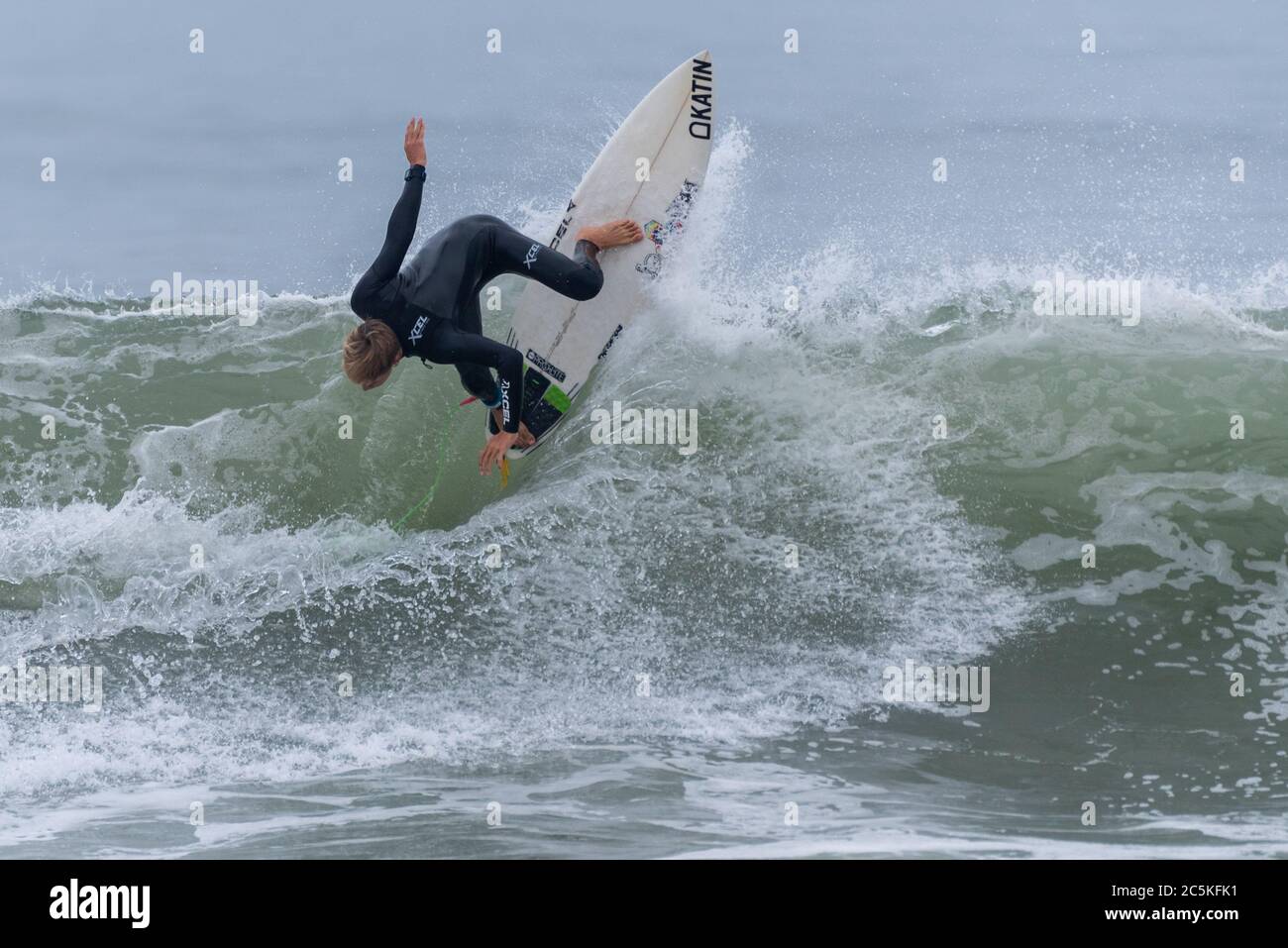Young male surfer aggressively turns hard off the lip of a breaking wave at Surfer's Knoll in Ventura, California, USA on July 2, 2020. Stock Photo