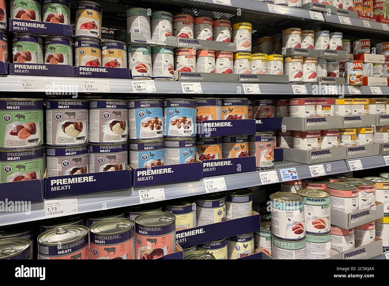 Munich, Deutschland. 30th June, 2020. Pet food, animal feed in a branch of  Fressnapf. Canned food on the shelf, Premiere Meati. | usage worldwide  Credit: dpa/Alamy Live News Stock Photo - Alamy