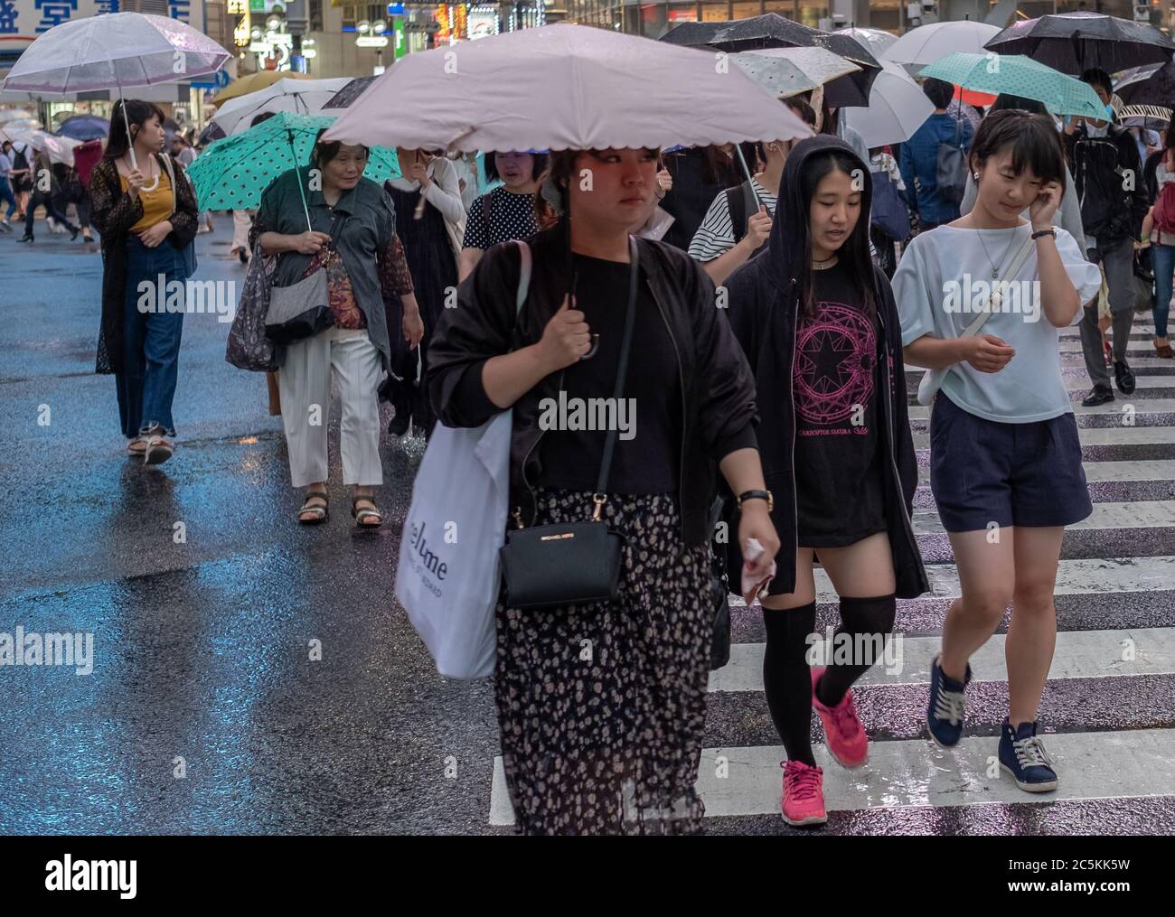 Umbrellas tokyo hi-res stock photography and images - Alamy